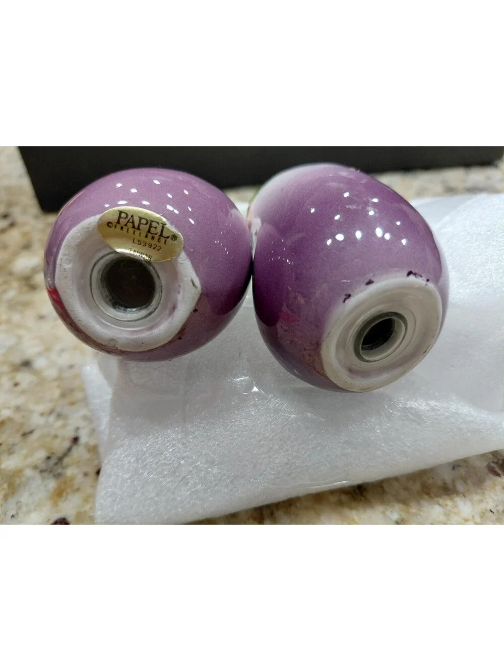 Salt and Pepper shakers, Eggplant design, Papel Corellanel L53922